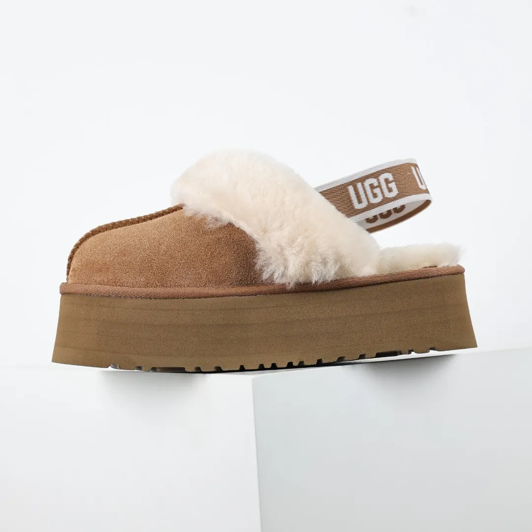 Pick up locally 💰600 Core recommended good price It is a very suitable choice for home use. In recent years, uug has launched a series of styles, which are partially geared towards the preferences of young consumers and have also moved to the forefront of fashion trends. Shoe body material: water-repellent coated suede upper, 17 mm UGGPURE™ implantable wool insole, lightweight non-slip and comfortable rubber outsole, with brand LOGO and trademark, with full packaging Size: 35 36 37 38 39 40